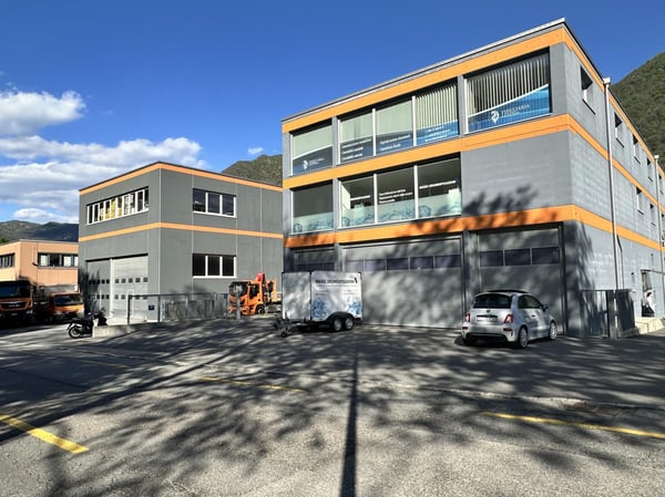 2 NUOVI STABILI AMMINISTRATIVI E ARTIGIANALI A MEZZOVICO 1