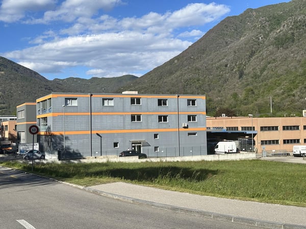 2 NUOVI STABILI AMMINISTRATIVI E ARTIGIANALI A MEZZOVICO 6