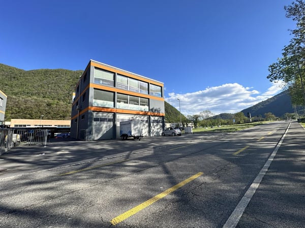 2 NUOVI STABILI AMMINISTRATIVI E ARTIGIANALI A MEZZOVICO 7