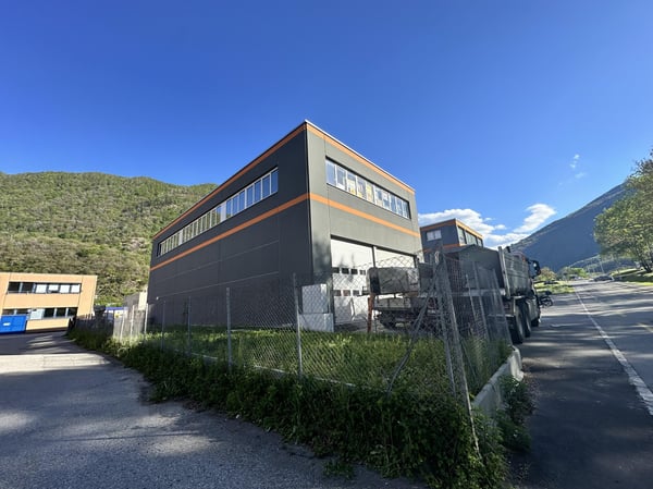 2 NUOVI STABILI AMMINISTRATIVI E ARTIGIANALI A MEZZOVICO 8