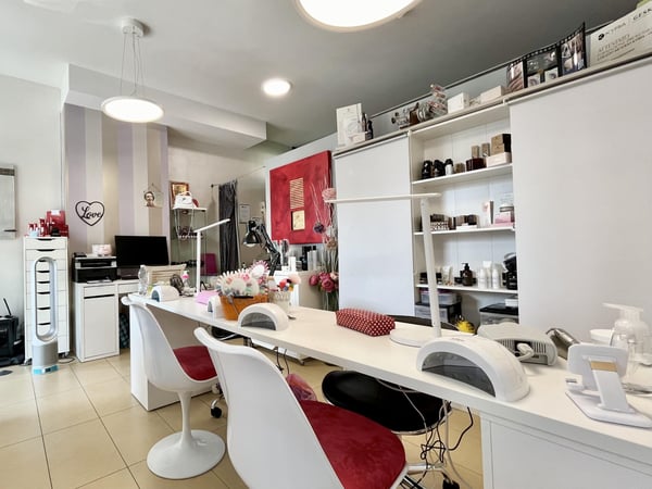 AMPIO SPAZIO COMMERCIALE A MASSAGNO - PIAZZA SANTA LUCIA 3