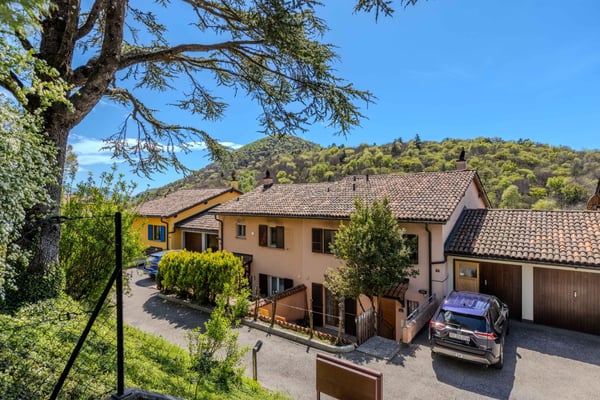 OCCASIONE - SPAZIOSA CASA CONTIGUA 1.5 CON PISCINA A CURIO 9