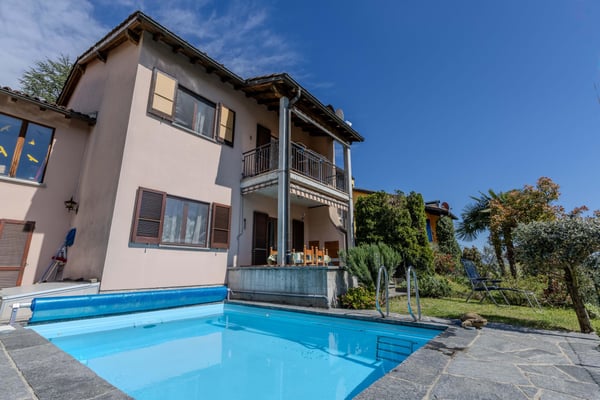 OCCASIONE - SPAZIOSA CASA CONTIGUA 1.5 CON PISCINA A CURIO 1