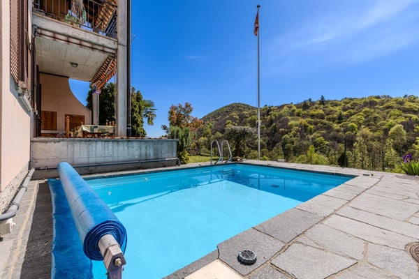 OCCASIONE - SPAZIOSA CASA CONTIGUA 1.5 CON PISCINA A CURIO 2