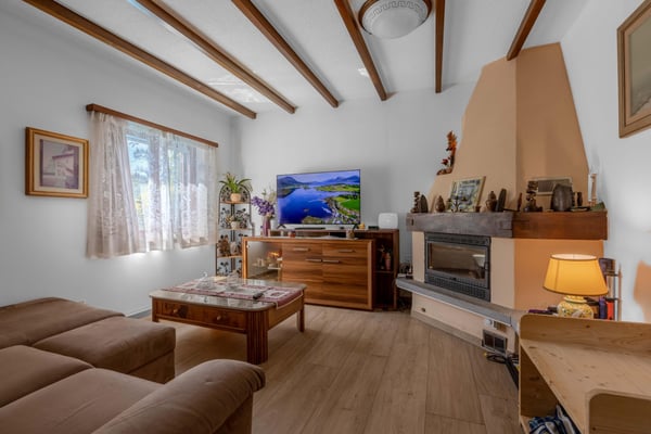 OCCASIONE - SPAZIOSA CASA CONTIGUA 1.5 CON PISCINA A CURIO 3