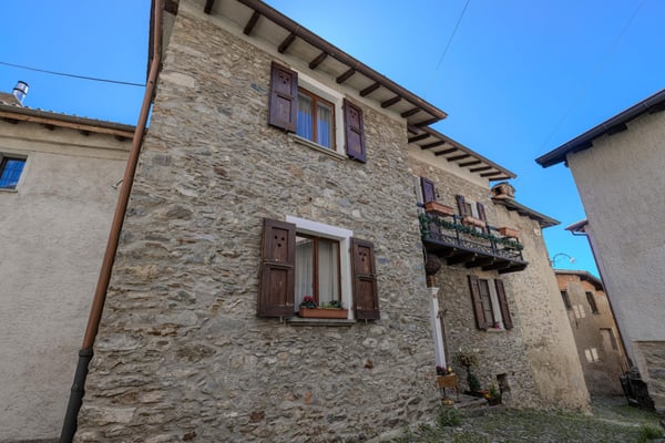 OCCASIONE - TIPICA CASA 2.5 LOCALI RINNOVATA A BRENO 9