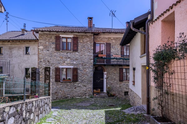 OCCASIONE - TIPICA CASA 2.5 LOCALI RINNOVATA A BRENO 8