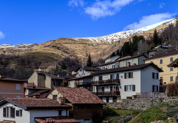 SPAZIOSA CASA 2 LOC. CON TRE UNITÀ A REDDITO A LUGANO BOGNO 9