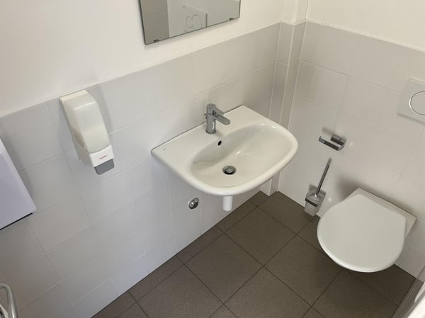 AFFITTASI LOCALE COMMERCIALE AD USO UFFICIO-ATELIER A BEDANO 6