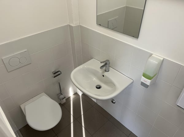 AFFITTASI LOCALE COMMERCIALE AD USO UFFICIO-ATELIER A BEDANO 5