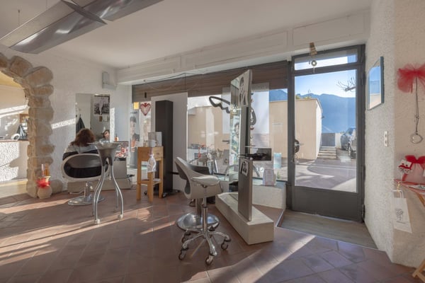 AMPIO SPAZIO COMMERCIALE 1 LOCALI SUL LUNGOLAGO A MELIDE 6