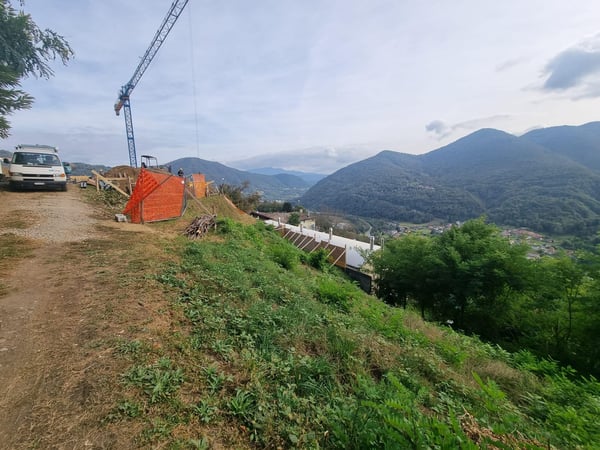 AMPIO TERRENO EDIFICABILE R2 DI 2567 MQ + BOSCO A MONTEGGIO 2