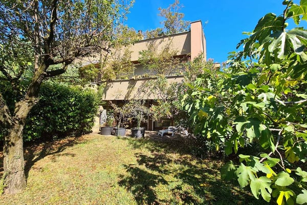 SPLENDIDA CASA GEMELLA 1.5 LOCALI IMMERSA NEL VERDE A MELANO 9