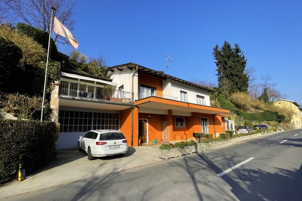 CASA BIFAMILIARE CON TERRENO EDIFICABILE A PONTE CREMENAGA 1