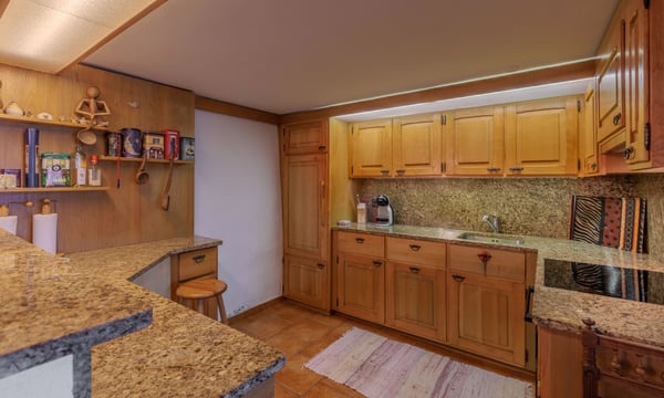 PROPRIETÀ CON 2 APPARTAMENTI E ULTERIORI 12 LOCALI A SAVOSA 3