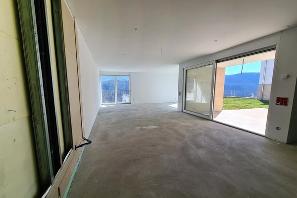 VILLA 1.5 LOCALI CON GIARDINO E VISTA APERTA A COLLINA D'ORO 4