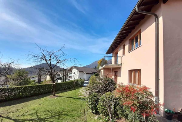 VILLA UNIFAMILIARE 1.5 LOCALI CON GRANDE GIARDINO A CURIO 2