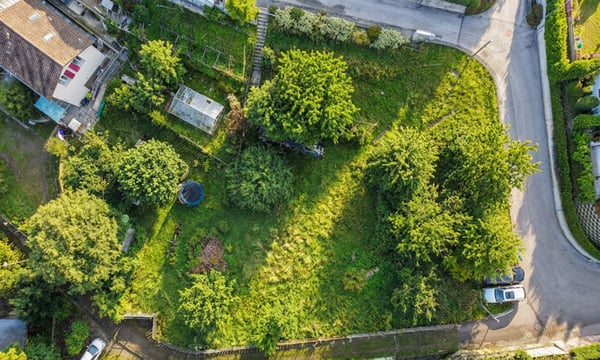 TERRENO SOLEGGIATO R2 DI 1210 MQ PER VILLETTE A PAZZALLO 1