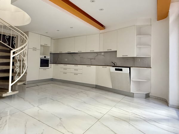 SUBENTRO AFFITTO - BEL TRIPLEX 5.5 CON MANSARDA A STABIO 3