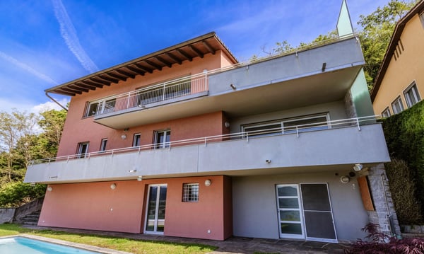 ESCLUSIVA VILLA 5.5 CON PISCINA E VISTA MOZZAFIATO A MUZZANO 9