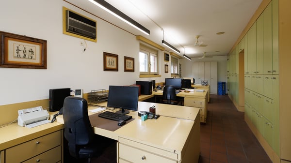 GRANDE SPAZIO ARTIGIANALE/COMMERCIALE 7.5 LOCALI A BALERNA 2