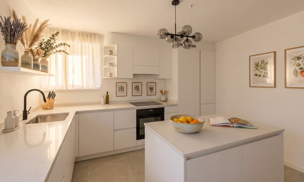 GRANDE CASA 7.5 LOCALI CON TERRAZZA E 2 POSTEGGI A LOPAGNO 2
