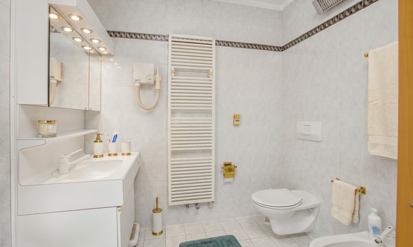 PRESTIGIOSA VILLA DI 9.5 LOCALI CON AMPIO TERRENO A VACALLO 4