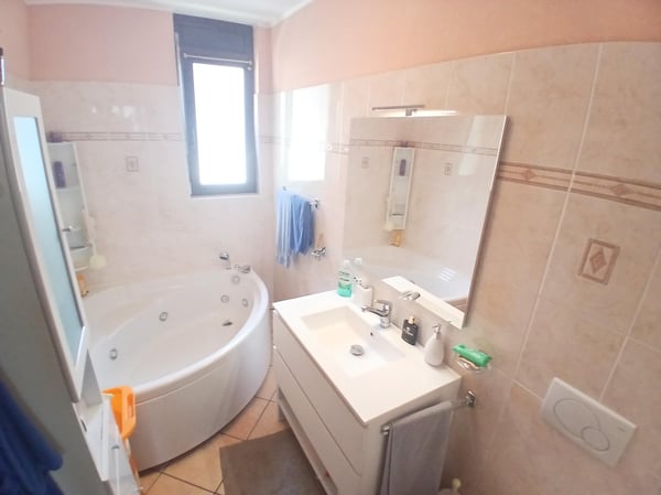 AMPIO 3.5 CON LOCALE HOBBY E GIARDINO PRIVATO A CASLANO 7