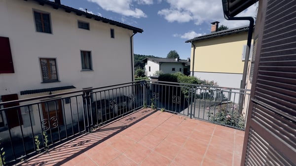 CASA DI NUCLEO DI 4.5 LOCALI DA RINNOVARE A SESSA - TRESA 6