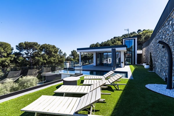 VILLA DI LUSSO VISTA MARE CON PISCINA INFINITY IN LIGURIA 8