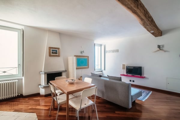AFFITTASI GRAZIOSI MONOLOCALI IN PALAZZO STORICO A MORCOTE 2