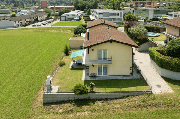 VILLA 5.5 LOCALI CON GIARDINO E VISTA APERTA A BARBENGO 9