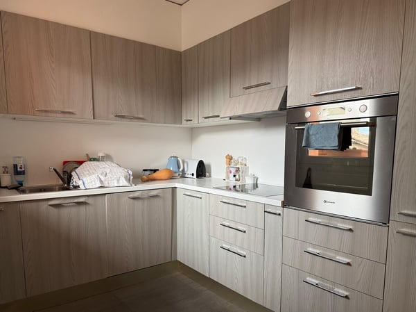 AMPIO E CONFORTEVOLE 3.5 LOCALI CON DUE BALCONI A CHIASSO 5