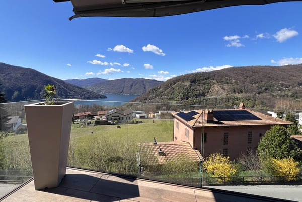 MERAVIGLIOSO 4.5 LOCALI CON GIARDINO E VISTA LAGO A ROVIO 5