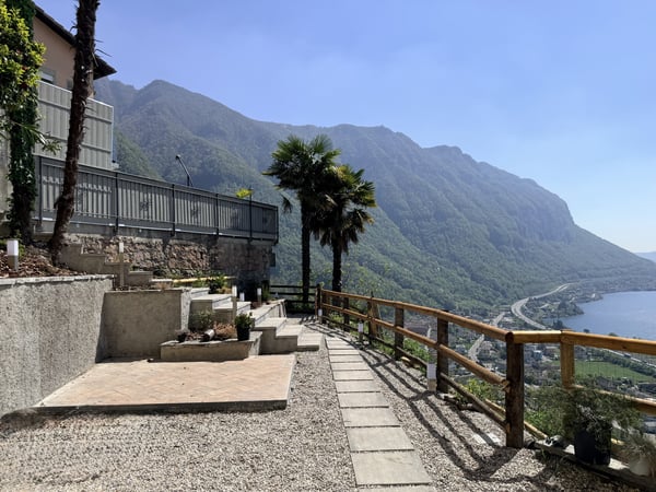 CASA 5.5 LOCALI RINNOVATA CON STUPENDA VISTA LAGO A ROVIO 13