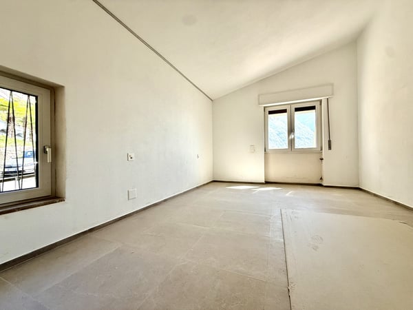 CASA 5.5 LOCALI RINNOVATA CON STUPENDA VISTA LAGO A ROVIO 8