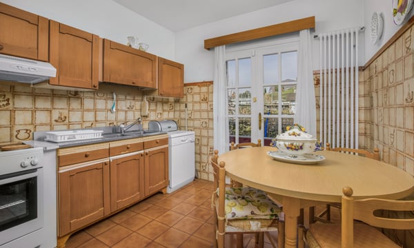 SPAZIOSA VILLA 4.5 CON PISCINA E AMPIO TERRENO A COLDRERIO 4