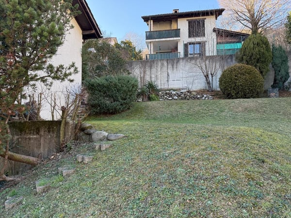 ACCOGLIENTE VILLETTA CON 2 TERRAZZE E GIARDINO AD AROGNO 7