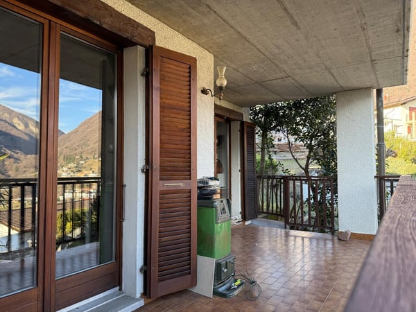 ACCOGLIENTE VILLETTA CON 2 TERRAZZE E GIARDINO AD AROGNO 1
