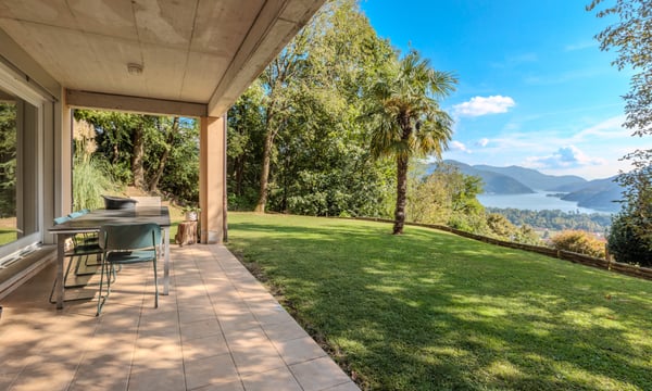 SPLENDIDA VILLA VISTA LAGO 7.5 LOCALI NEL VERDE A NEGGIO 5