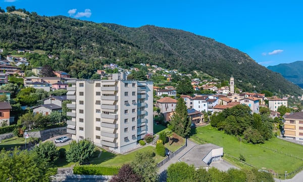 BELLISSIMO E AMPIO 4.5 CON VISTA APERTA A MORBIO INFERIORE 9