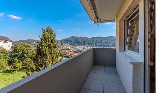 BELLISSIMO E AMPIO 4.5 CON VISTA APERTA A MORBIO INFERIORE 2