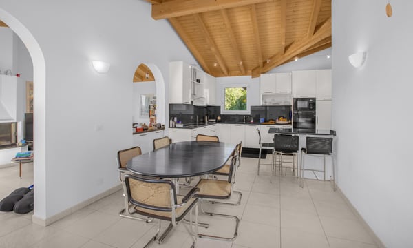 VILLA UNI/BIFAMILIARE 6.5 CON GRANDE GIARDINO A CADRO 2
