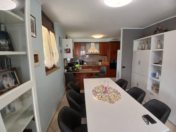 AMPIO 3.5 CON LOCALE HOBBY E GIARDINO PRIVATO A CASLANO 4