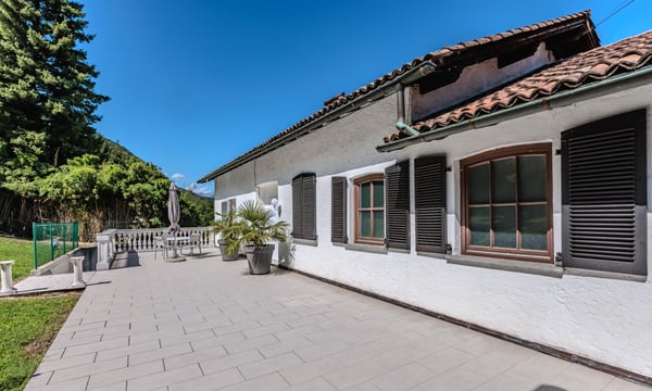 MODERNA VILLA 6.5 LOCALI CON GRANDE GIARDINO A GRAVESANO 6