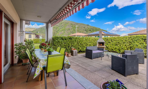 STUPENDA VILLA BIFAMILIARE 8.5 LOCALI CON GIARDINO A PURA 1
