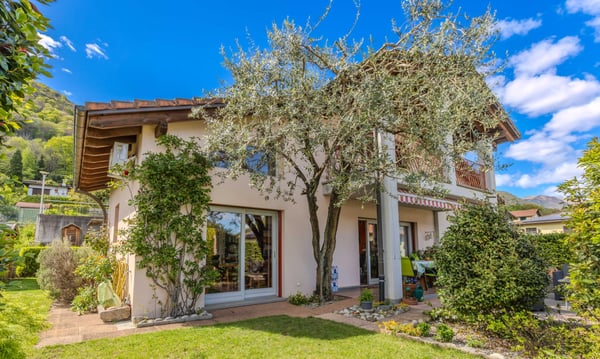 STUPENDA VILLA BIFAMILIARE 8.5 LOCALI CON GIARDINO A PURA 3