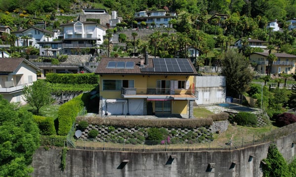 ELEGANTE E AMPIA VILLA VISTA LAGO AD AGARONE - CUGNASCO 9