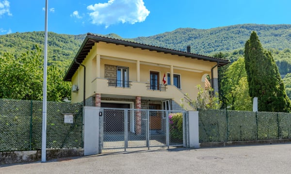 RINNOVATA CASA DI 4.5 LOCALI CON GIARDINO A CADENAZZO 1