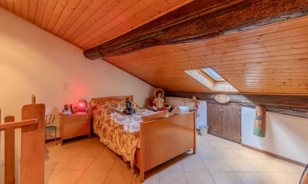 GRANDE CASA RUSTICA DI CHARME DI 4.5 LOCALI A CABBIO 9